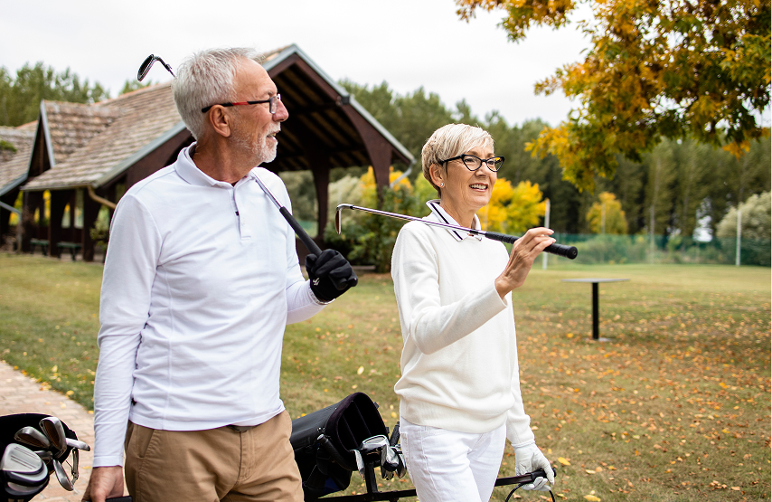 couple golfing